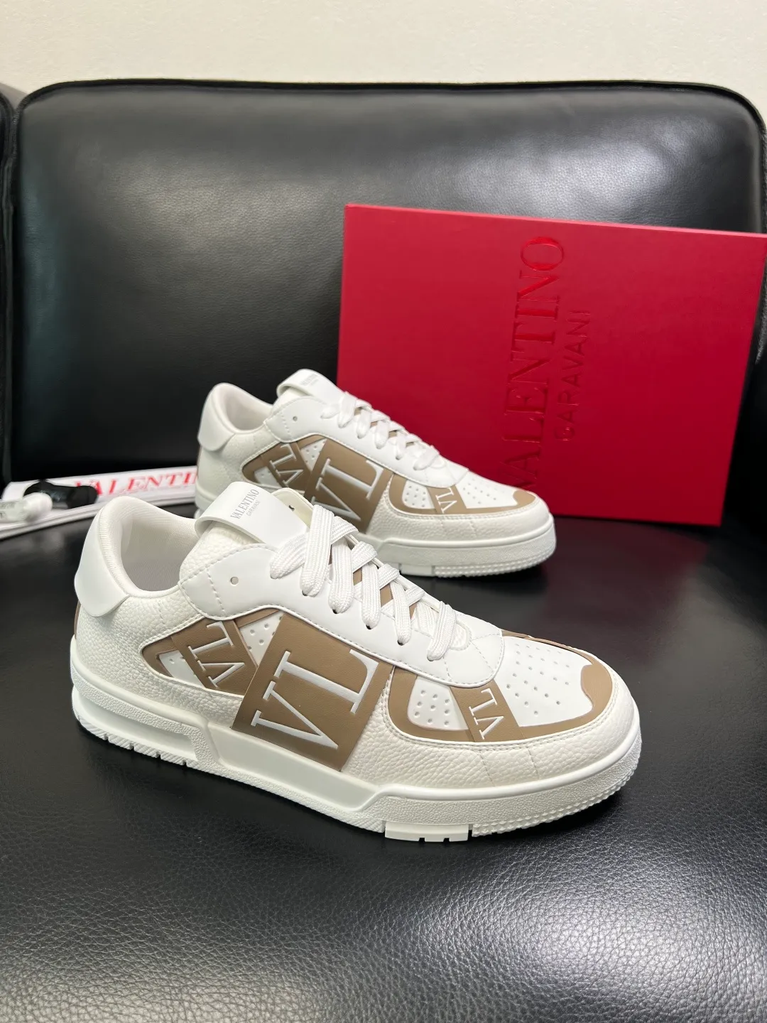 Men's shoes 💰660 VALENTINO High quality top craftsmanship Valentino, sports sneakers counter synchronization, uppers imported from Italy, high-quality splicing colorful complex crafts, imported cowhide lining soft and comfortable, soles: original soles specially provided by the original factory, T men's shoes 💰U exclusive movable molded soles super comfortable, original factory and single goods, welcome to compare, couple size 39-44 (customized 45)